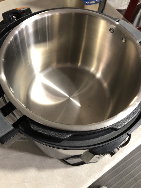 Photo 1 of * used * damaged * see images *
Instant Pot Pro 10-in-1 Pressure Cooker, Slow Cooker, Rice/Grain Cooker