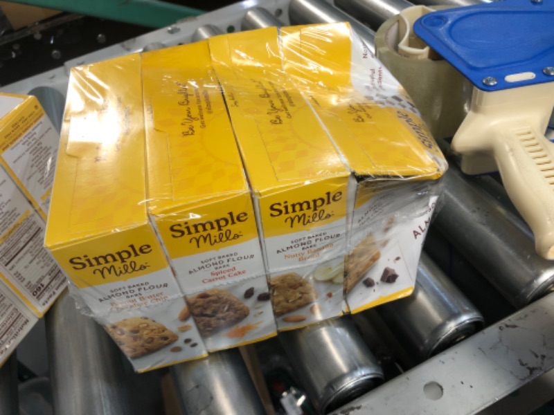 Photo 3 of Simple Mills Almond Flour Snack Bars (Nutty Banana, Spiced Carrot Cake, Dark Chocolate Almond, Peanut Butter Chocolate Chip) - Gluten Free, Made with Organic Coconut Oil, Breakfast Bars, Healthy Snacks, 6 Ounce (Pack of 4)