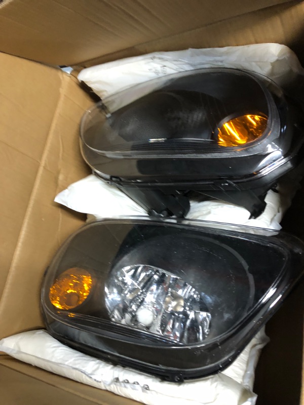 Photo 3 of ***DAMAGED - ONE OF THE HEADLIGHTS IS CRACKED - UNABLE TO TEST***
PHILTOP Headlight Assembly, Black Headlights Replacement Compatible with 2006-2011 HHR Amber Reflector Clear Lens Color