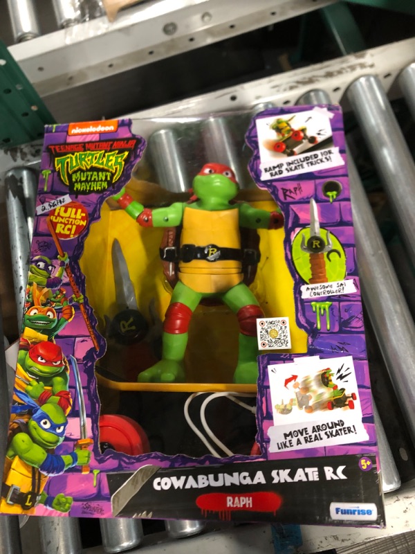 Photo 3 of ***REMOTE BROKEN - ONLY MOVES SIDE TO SIDE***
Teenage Mutant Ninja Turtles Cowabunga Skate RC - Imitates Real Skate Tricks - 2.4 GHz Remote Control - Ages 5+