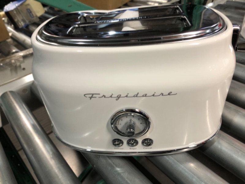 Photo 2 of ***DAMAGED***Frigidaire ETO102-WHITE, 2 Slice Toaster, Retro Style, Wide Slot for Bread