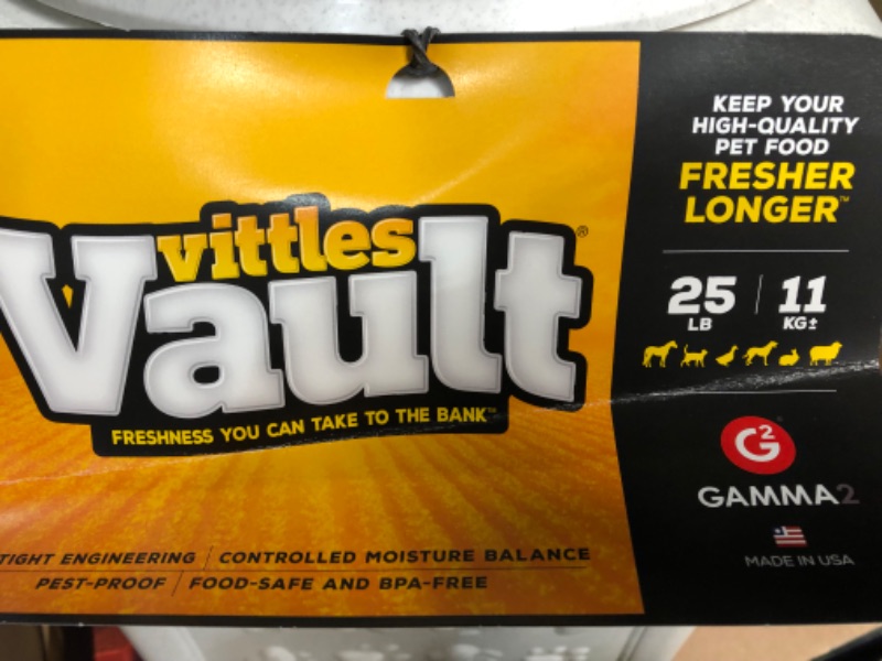 Photo 2 of **edge of lid cracked**GAMMA2 Vittles Vault Outback Airtight Pet Food Container 25 Pounds