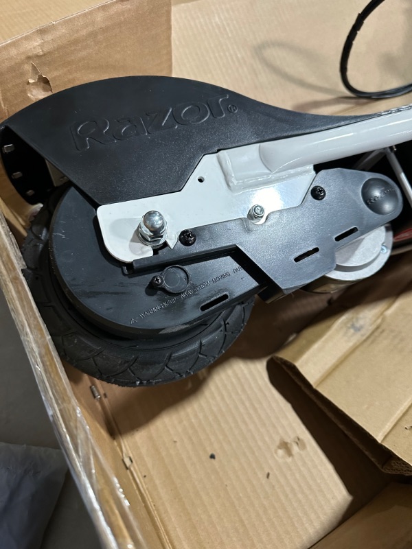 Photo 1 of *****PARTS ONLY DOES NOT FUNCTION*****
Razor E200 Electric Scooter - 8" Air-Filled Tires, 200-Watt Motor