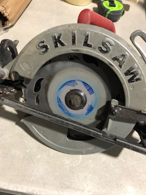 Photo 2 of * used * please see all images * 
SKIL 15-Amp 7-1/4-in Worm Drive Corded Circular Saw
