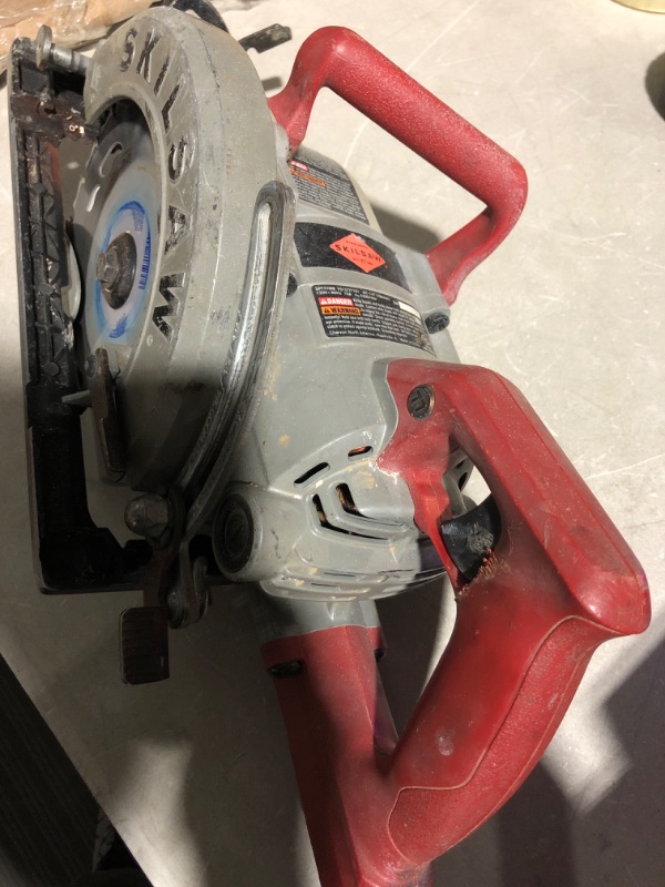 Photo 3 of * used * please see all images * 
SKIL 15-Amp 7-1/4-in Worm Drive Corded Circular Saw
