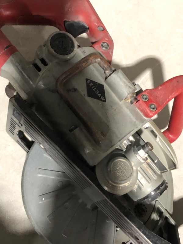 Photo 5 of * used * please see all images * 
SKIL 15-Amp 7-1/4-in Worm Drive Corded Circular Saw
