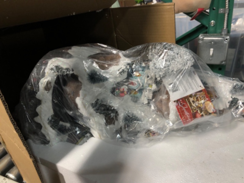 Photo 1 of **MAJOR DAMAGE**
Alpine Corporation 18" H Indoor Animated Winter Wonderland Set