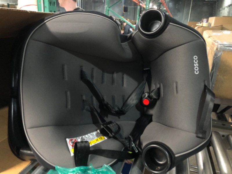 Photo 2 of ***USED - FABRIC COVER HAS BROKEN OFF - SEE PICTURES***
Cosco Onlook 2-in-1 Convertible Car Seat, Rear-Facing 5-40 pounds and Forward-Facing 22-40 pounds and up to 43 inches, Black Arrows