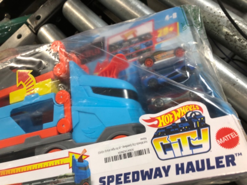 Photo 2 of ?Hot Wheels Speedway Hauler Storage Carrier with 3 1:64 Scale Cars & Convertible 6-Foot Drag Race Track for Kids 4 to 8 Years Old, Stores 20+ Cars & Connects to Other Hot Wheels City Sets & Tracks Single