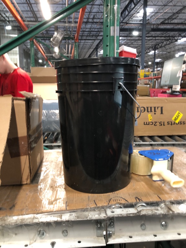 Photo 1 of 7 Gallon bucket with lid