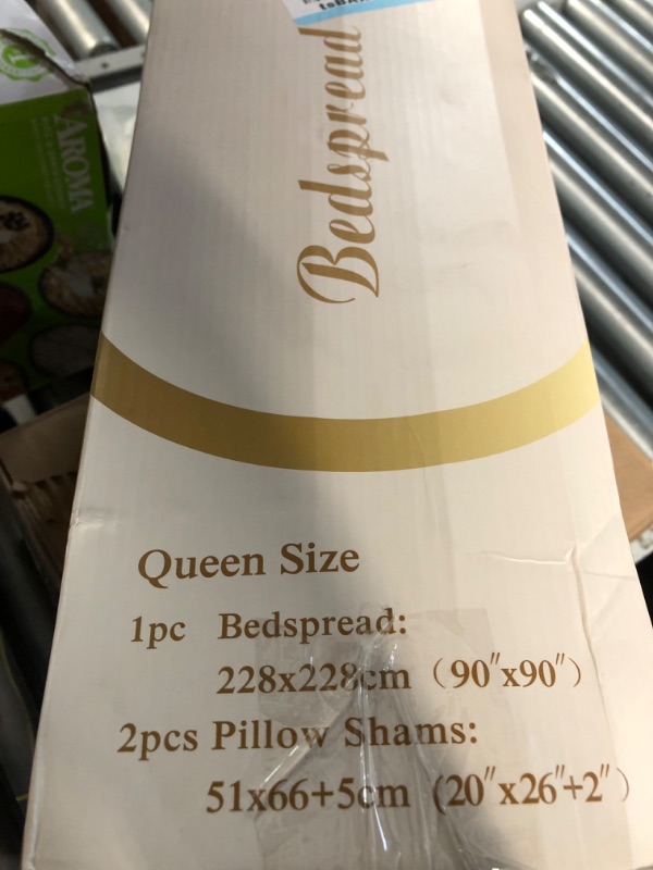 Photo 1 of Queen size bed spread 