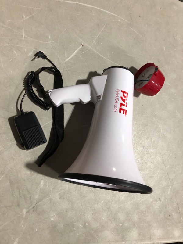 Photo 5 of ***NOT FUNCTIONAL - FOR PARTS ONLY - NONREFUNDABLE - SEE COMMENTS***
Pyle 40 Watt Professional Megaphone Clear Sound & Ergonomic Grip - Multi-Function with Talk