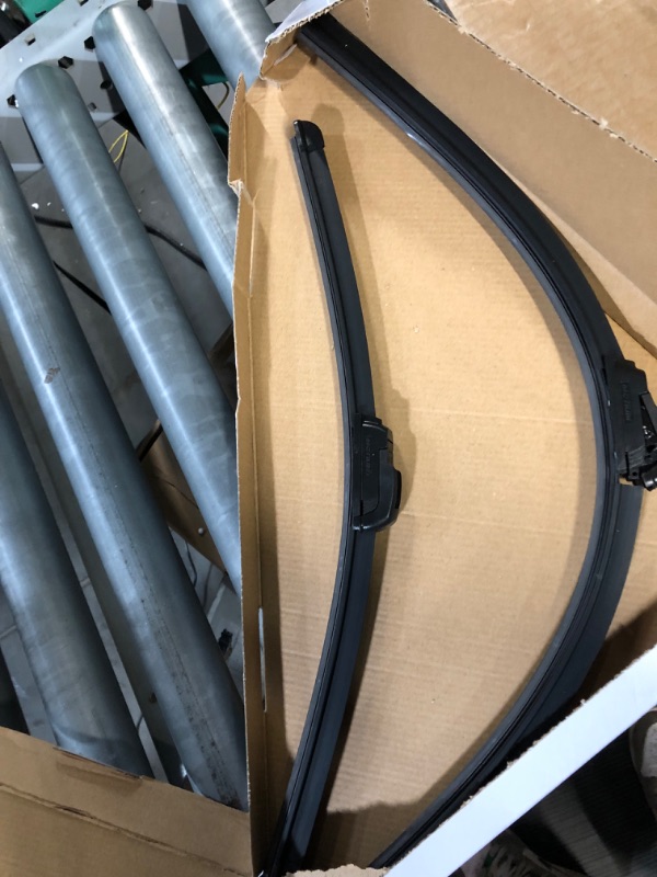 Photo 3 of MOTIUM OEM QUALITY Premium All-Season Windshield Wiper Blades (26"+18" pair for front windshield)