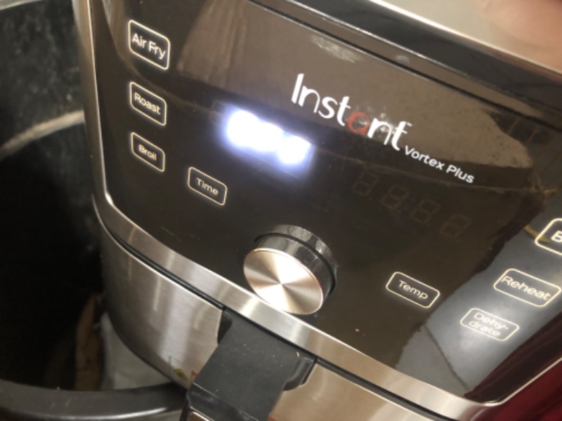 Photo 4 of ***USED - POWERS ON - UNABLE TO TEST FURTHER - NO INSTRUCTIONS***
Instant Vortex Plus Air Fryer Oven, 6 Quart, From the Makers of Instant Pot, 6-in-1, 