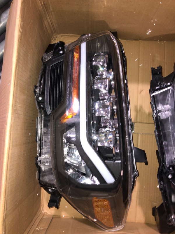 Photo 3 of **DAMAGED CRACKED ON PLASTIC PIECE ON OUTSIDE**
Alpha Owls 8711293 Quad-Pro Series Full LED Projector Headlights & Sequential Signal