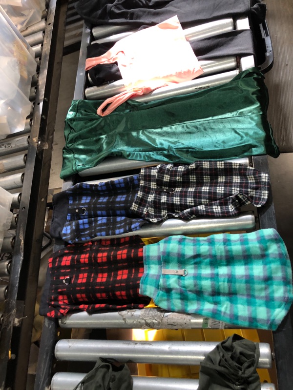Photo 1 of clothing bundle