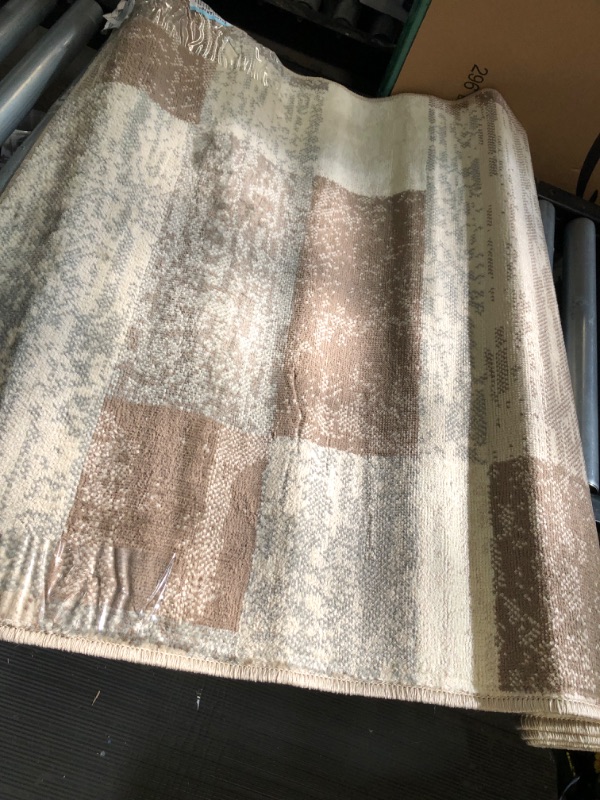 Photo 3 of * used * see all images *
Becki Owens x Surya Margot Medallion Area Rug , 5'3" x 7',