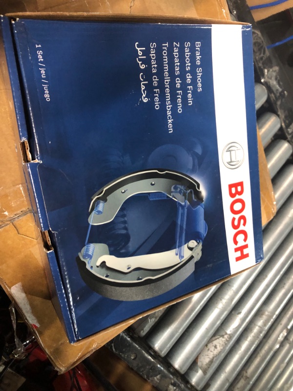 Photo 2 of BOSCH BS587 Blue Drum Brake Shoe Set - Compatible With Select Toyota Camry, RAV4, Solara; REAR