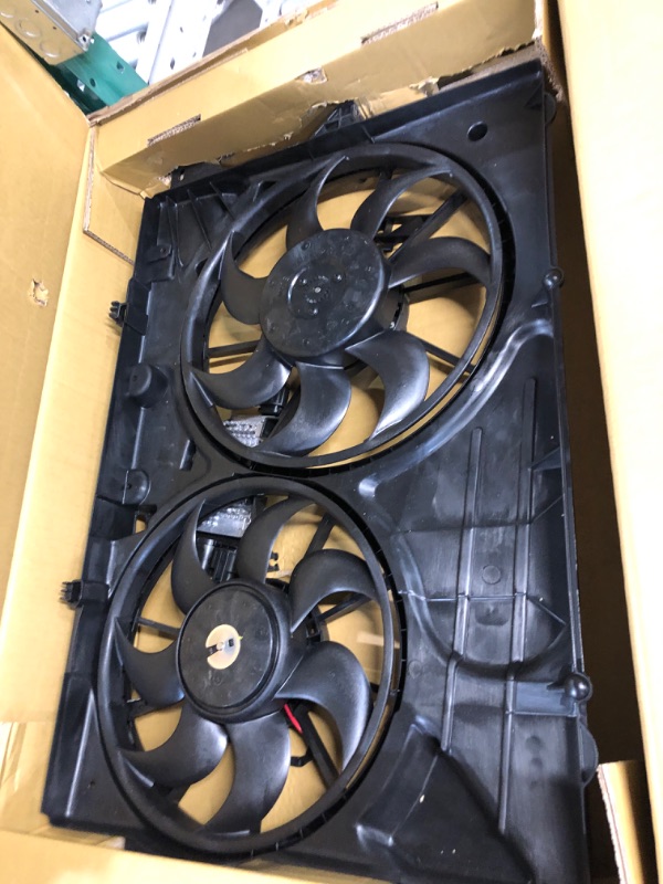 Photo 1 of Dorman 621-010 Engine Cooling Fan Assembly Compatible with Select Ford / Lincoln Models
