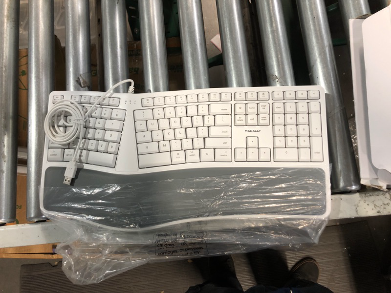 Photo 2 of Macally Ergonomic Mac Wired Keyboard with Wrist Rest 