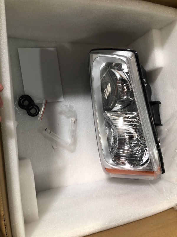 Photo 2 of MISSING PARTS **
AUTOSAVER88 Headlight Assembly Compatible with 03 04 05 06 Chevy Silverado Avalanche 1500/2500/3500 Headlamp Replacement(Not Fits Body Cladding Models) Chrome Housing Amber Reflector