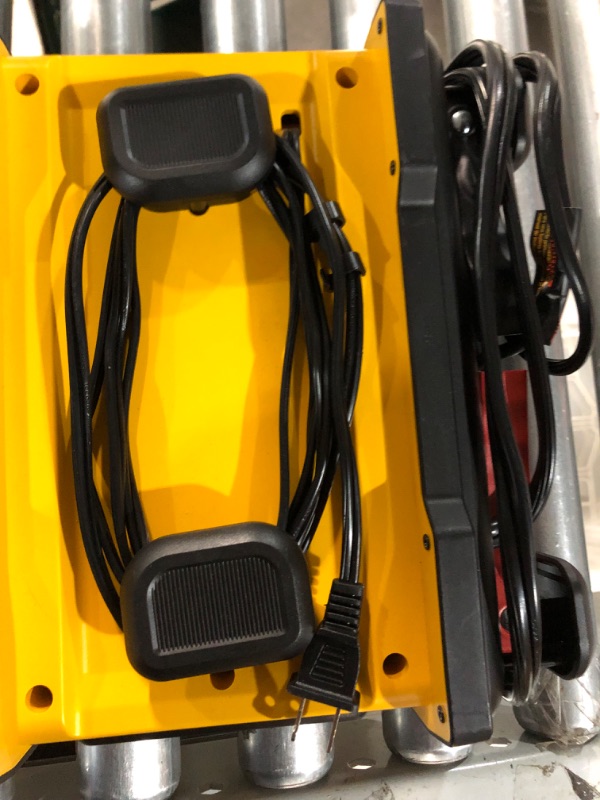 Photo 4 of DEWALT DXAEC100 DXAEC100 Professional 30-Amp Battery Charger and 3-Amp Maintainer with 100-Amp Engine Start, Yellow