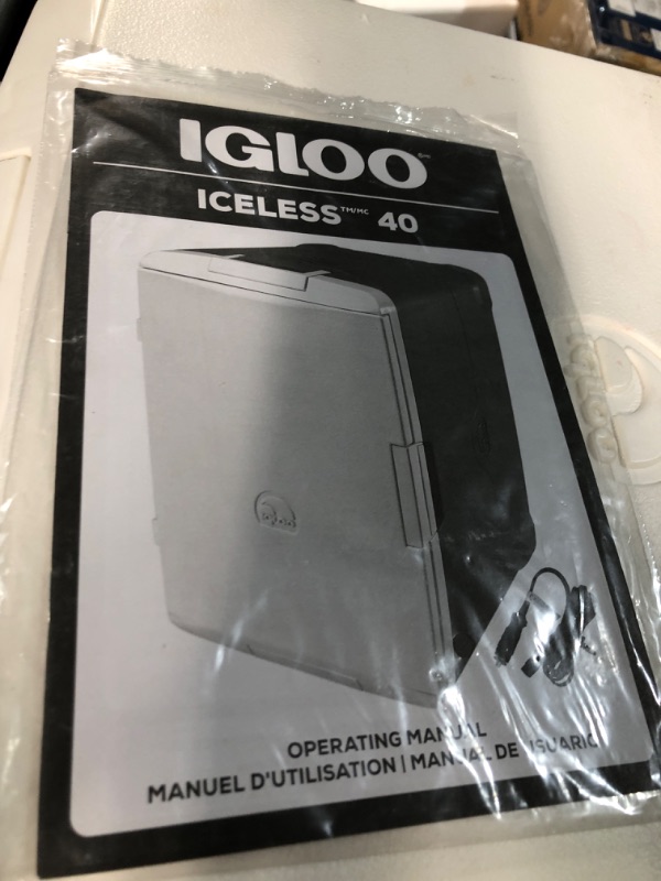 Photo 4 of **Power cord is damaged*unable to test 
Igloo Thermoelectric Iceless 28-40 Qt Electric Plug-in 12V Coolers 40 Qt Iceless Gray