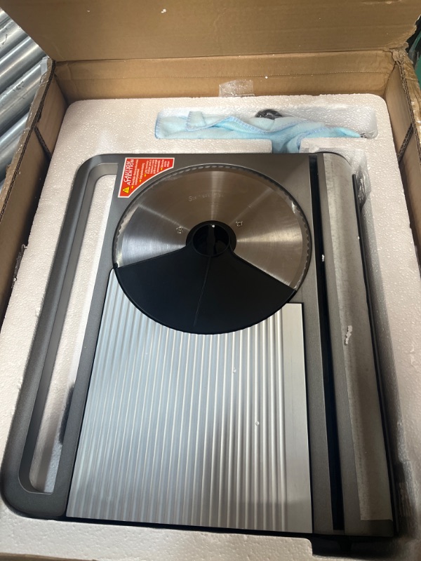 Photo 1 of ***USED - UNABLE TO TEST - BLADE MISSING***
Moongiantgo Foldable Meat Slicer Electric Deli Slicer for Home with Removable 7.5" 