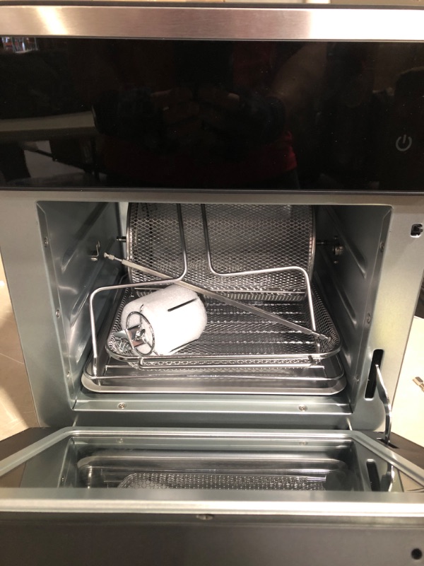 Photo 3 of * item does not power on * sold for parts * repair * 
11 Smart Program Air Fryer Toaster Oven, 16 QT 