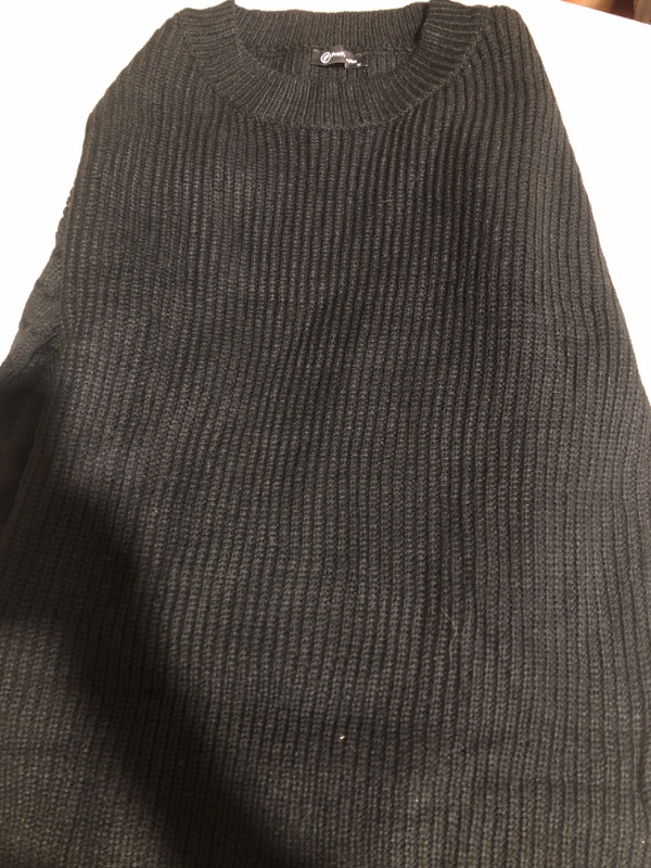 Photo 1 of * used * 
MEDIUM SWEATER 