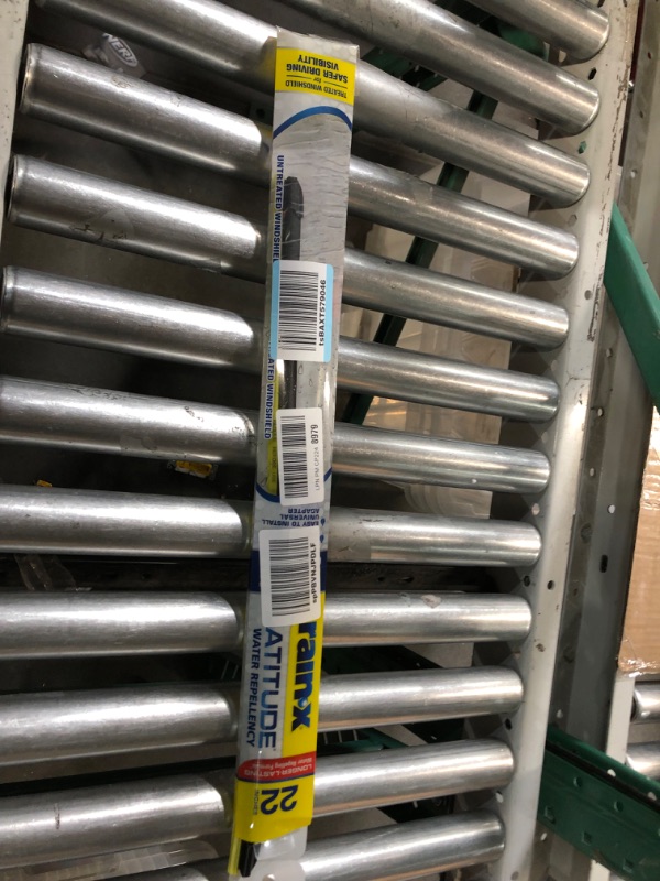 Photo 1 of Rain-X 5079279-2 Latitude 2-In-1 Water Repellent Wiper Blades 22"