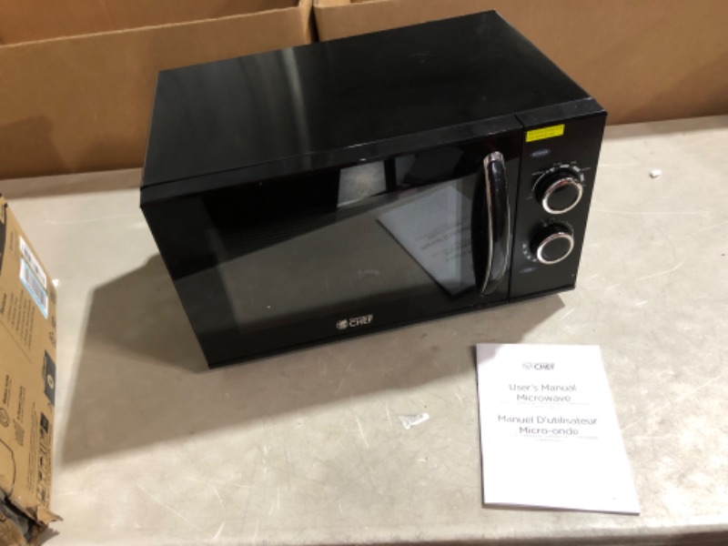 Photo 7 of ***DAMAGED - DENTED - POWERS ON***
Commercial Chef CHMH900B6C 0.9 Cubic Foot Countertop Microwave, Compact, Rotary Control, Black