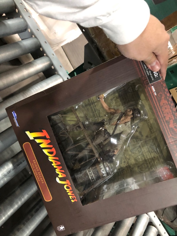 Photo 2 of Diamond Select Toys Indiana Jones and The Temple of Doom: Rope Bridge Deluxe Gallery Statue