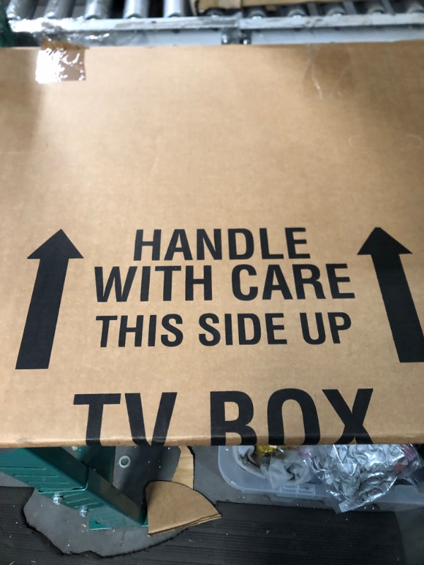 Photo 2 of uBoxes TV Moving Box Fits Up To 70" Adjustable Box TV Moving Box - 1 Pack