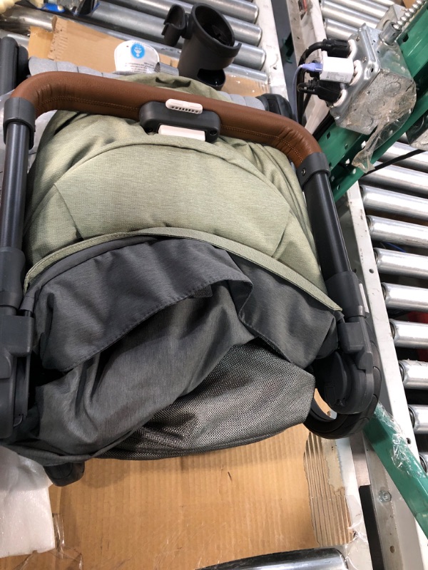 Photo 3 of **READ NOTES BELOW**Ergobaby Metro+ Deluxe Compact Baby Stroller,for Overhead Airplane Storage (Carries up to 50 lbs), Car Seat Compatible, Empire State Green
 
