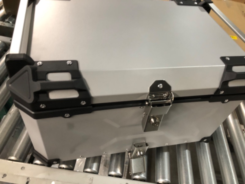 Photo 3 of labwork 65L Motorcycle Top Case Tail Box with Backrest and Mounting Plate Hard Aluminum Alloy Watertightness Security Lock Against Theft Silver Metal Motorcycle Trunk 