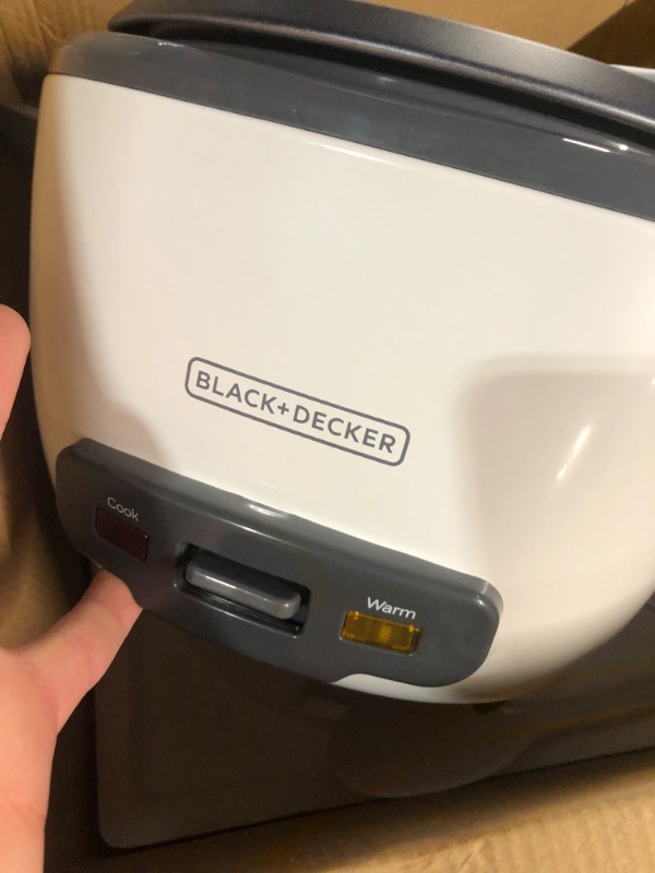 Photo 2 of BLACK+DECKER 16-Cup Cooked/8-Cup Uncooked Rice Cooker and Food Steamer White