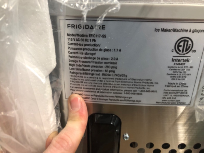 Photo 2 of Frigidaire EFIC117-SS 26 Pound Ice Maker