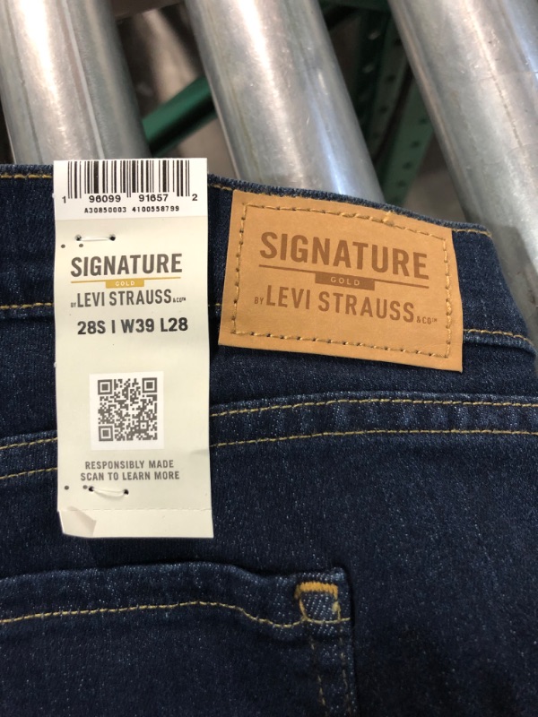 Photo 2 of *SIZE 28 PLUS*
Signature by Levi Strauss & Co. Gold Label Women's Ultra High-Rise Jegging 28 Short