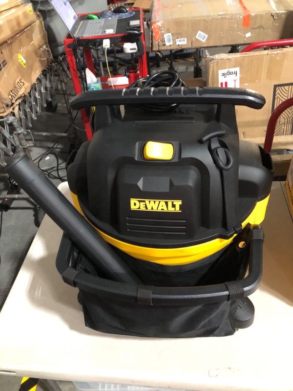 Photo 4 of **POWERS ON** **USED** **SEE NOTES** DEWALT 9 Gallon 34L Shop Vacuum -Yellow