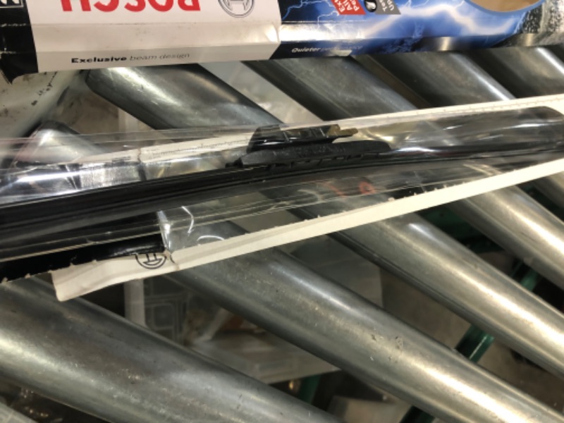 Photo 2 of Bosch Automotive ICON 24OE Wiper Blade, Up to 40% Longer Life - 24 (Pack of 1), Black 24OE Single