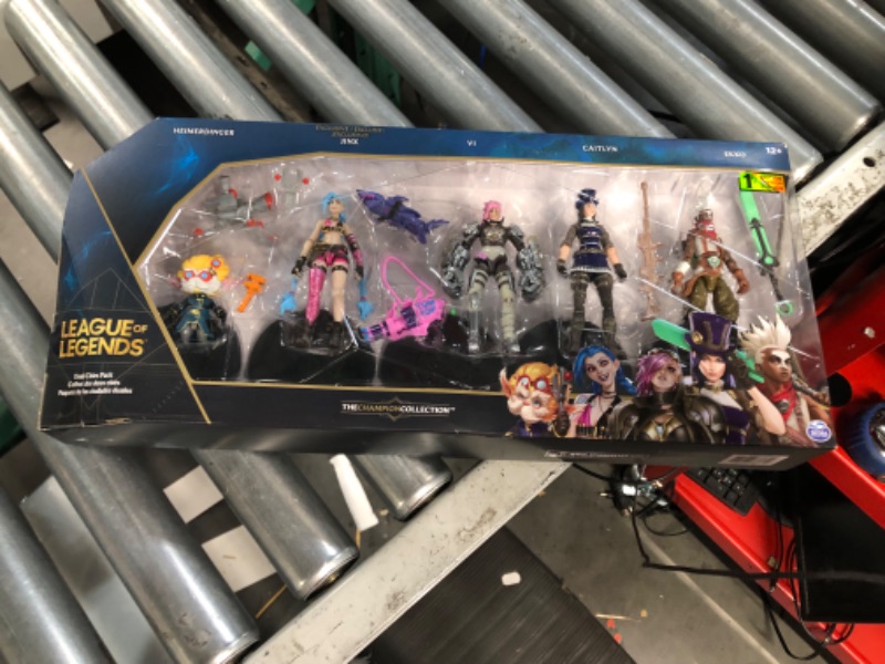 Photo 2 of * used * good condition * 
Dual Cities Pack w/ Exclusive Jinx, Heimerdinger, Vi, Caitlyn, Ekko, 4-Inch Figures, Ages 12 and Up