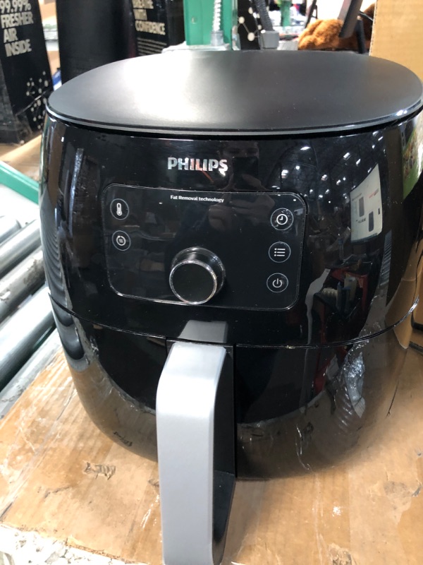 Photo 2 of Philips Essential Airfryer XL 2.65lb/6.2L Capacity Digital Airfryer with Rapid Air Technology