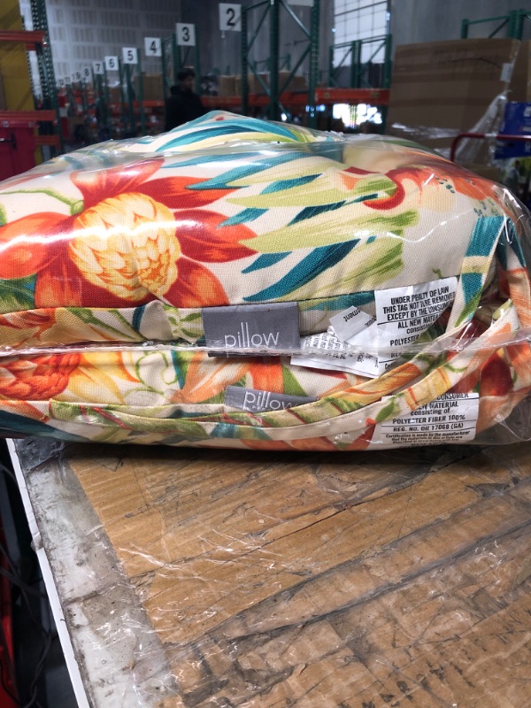 Photo 3 of * used * see all images * 
Pillow Perfect Tropic Floral Indoor/Outdoor Chair Seat Cushion