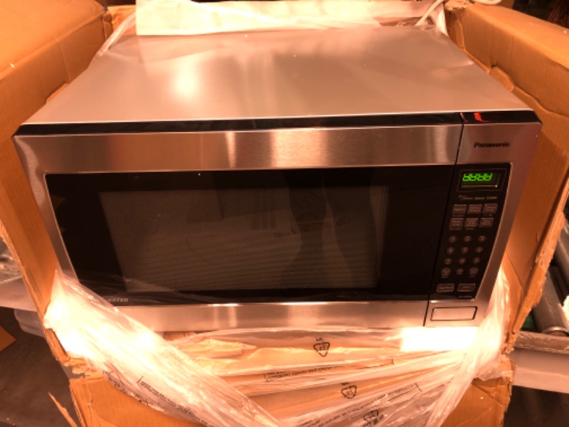 Photo 2 of (USED/Minor Damage) Panasonic Microwave Oven NN-SN966S Stainless Steel Countertop/Built-In with Inverter Technology 