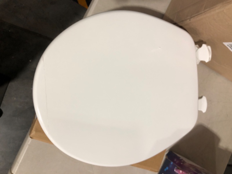 Photo 4 of **PARTS ONLY** *SEE NOTES* Toilet Seat with Easy Clean & Change Hinge, ROUND -White