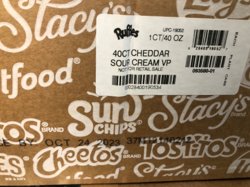 Photo 1 of Ruffles Potato Chips, Cheddar Sour Cream, 1oz (40 Count) Cheddar Sour Cream 1 Ounce (Pack of 40)