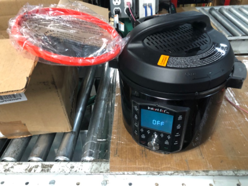 Photo 2 of * used * see images * 
Instant Pot Pro 10-in-1 Pressure Cooker