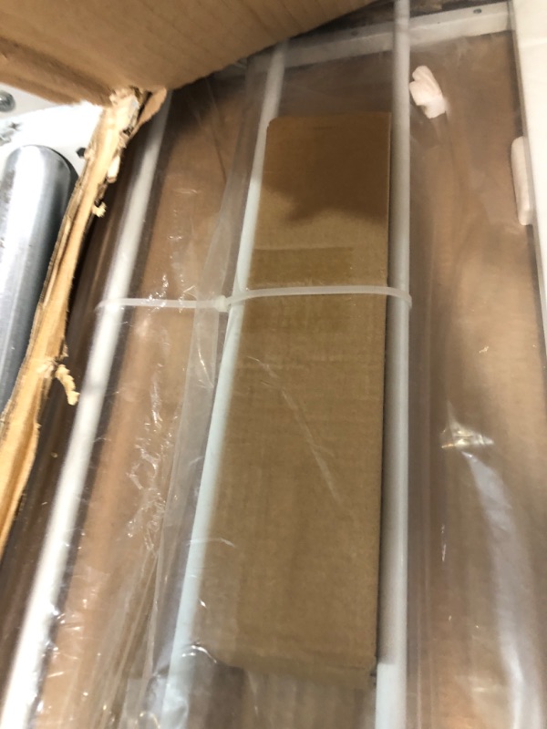 Photo 1 of **NEW** Carlson Maxi Pet Gate,White Pack of 1