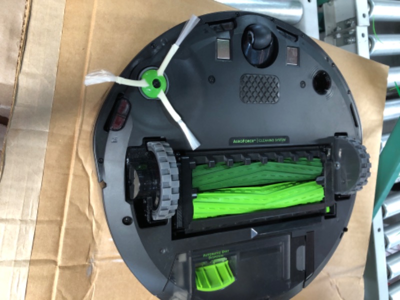 Photo 3 of **DOES NOT CHARGE**NON FUNCTIONAL
iRobot Roomba i4 + Self-Emptying Vacuum Cleaning Robot 